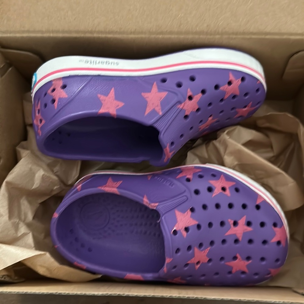 New in box Native Miles “Sugarlite Print” shoes size c5 (toddler 5).